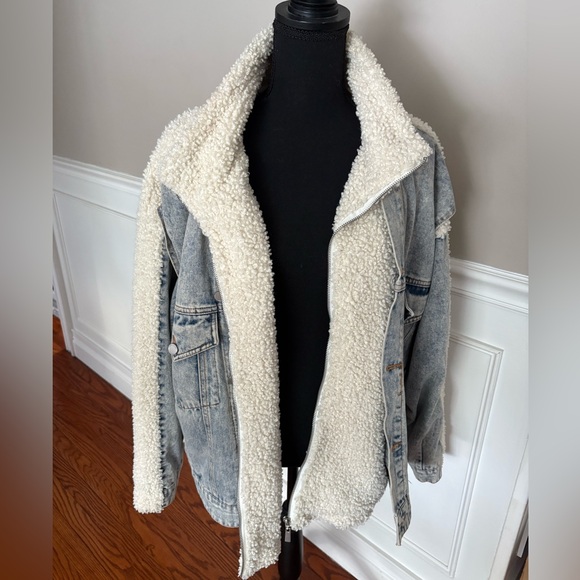 Denim Jacket in Bear Hug
BLANKNYC size L - Picture 3 of 8